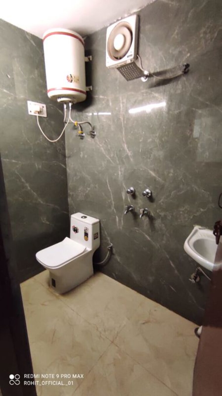 Bathroom, saket 1 RK 450 Sq.Ft. Builder Floor In Saket Delhi 10269674
