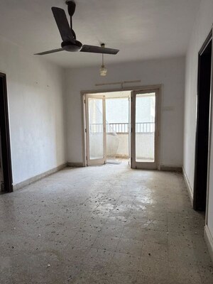 Room in 2 BHK Apartment at Hassa Mahal, Cuffe Parade – for Sale