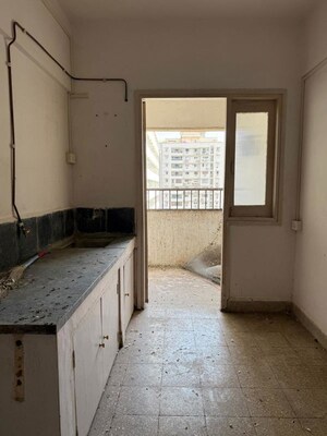 Room in 2 BHK Apartment at Hassa Mahal, Cuffe Parade – for Sale