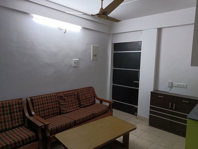 Living Room, golf links 1 Bedroom 450 Sq.Ft. Apartment In Golf Links Delhi 10269671
