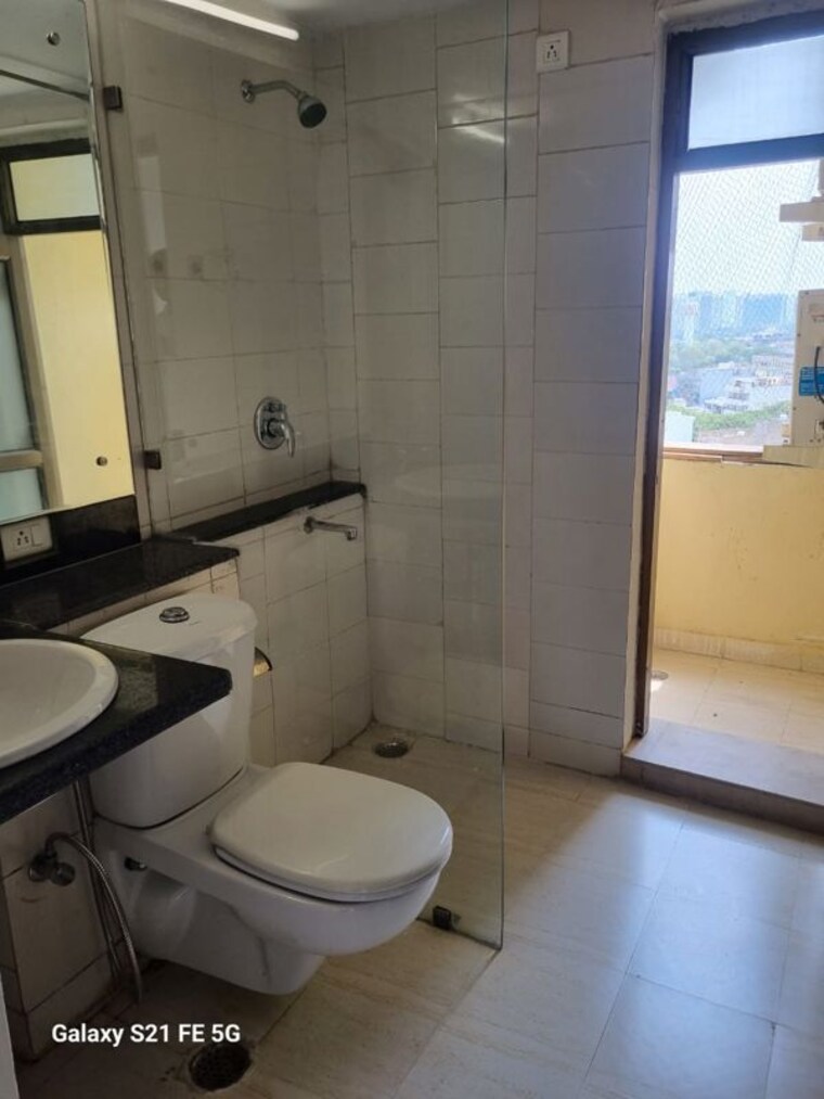 Bathroom, unitech-fresco 3 Bedroom 1815 Sq.Ft. Apartment In Sector 50 Gurgaon 10269680