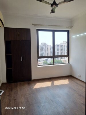 Room in 3 BHK Apartment at Unitech Fresco, Sector 50 – for Rent