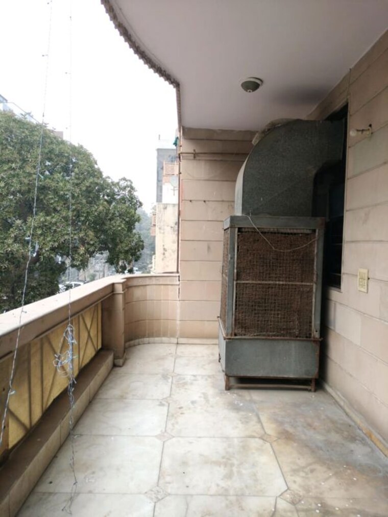 Balcony, rajouri garden 2 Bedroom 100 Sq.Yd. Builder Floor In Rajouri Garden Delhi 10269701