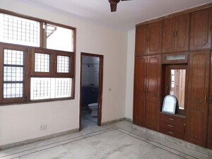 Room in 2 BHK Builder Floor at Rajouri Garden – for Rent