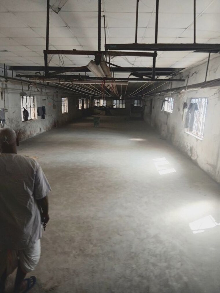  Parking, avani-heights Commercial Showroom 1100 Sq.Ft. In Chowringhee Kolkata 10238344