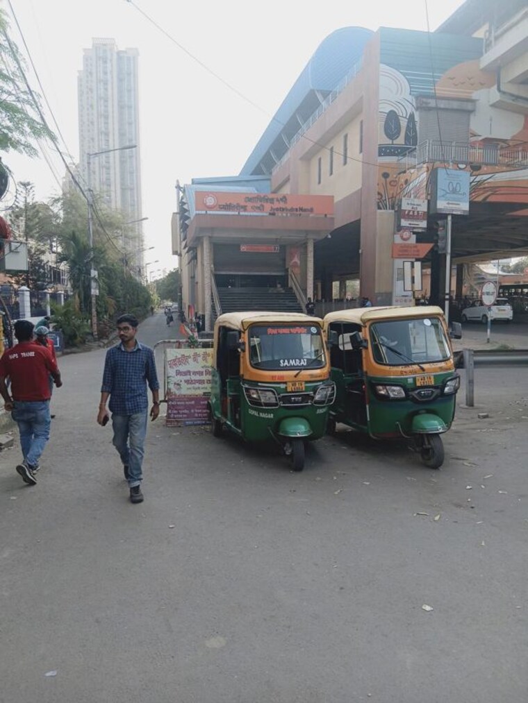  Parking, avani-heights Commercial Showroom 1100 Sq.Ft. In Chowringhee Kolkata 10238344