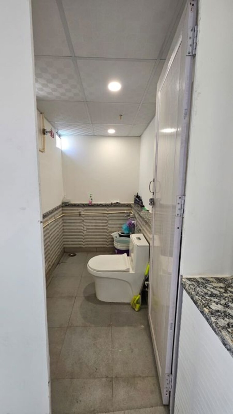 Bathroom, sector 40 Studio 650 Sq.Ft. Builder Floor In Sector 40 Gurgaon 10269773