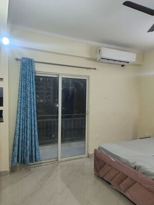 Room in 3 BHK Apartment at Aims Golf City, Sector 75 – for Rent