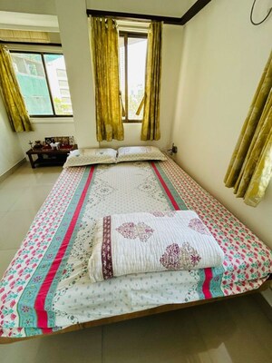 Bedroom in 2 BHK Apartment at Shivalik Apartment Prabhadevi, Prabhadevi – for Rent