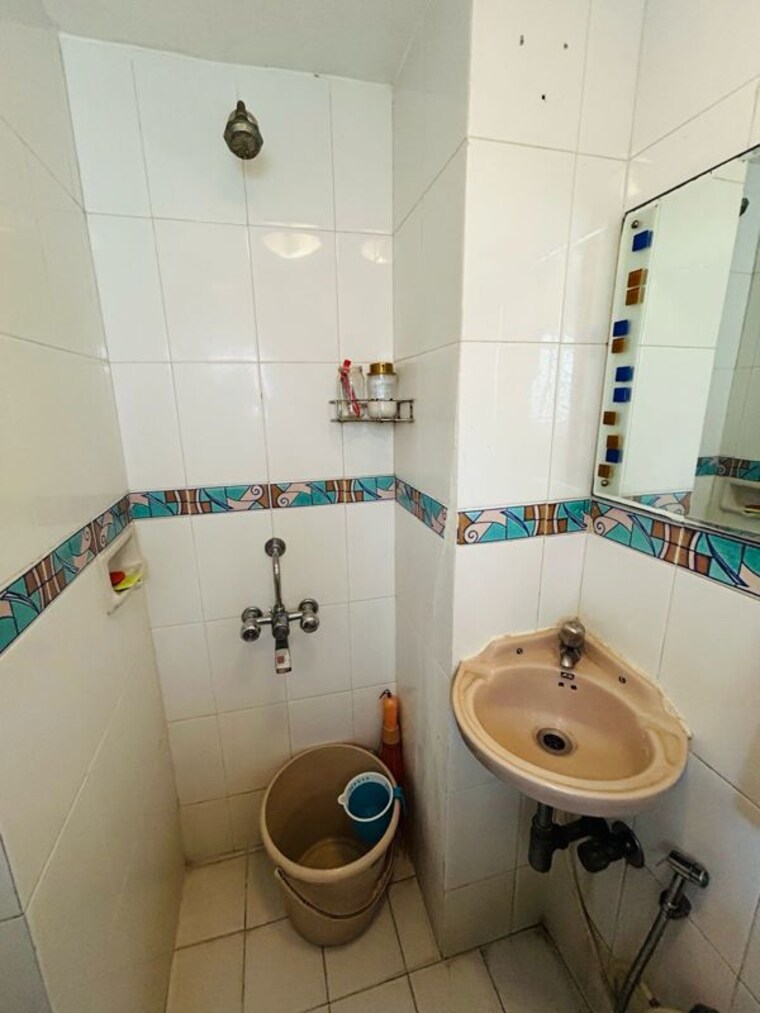 Bathroom, shivalik-apartment-prabhadevi 2 Bedroom 650 Sq.Ft. Apartment In Prabhadevi Mumbai 10269828