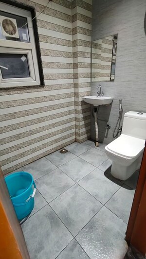 Bathroom in 1 BHK Builder Floor at Agrim Apartment, Sector 43 – for Rent