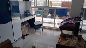 Room in 3 BHK Apartment at Lodha Amara, Kolshet Road – for Rent