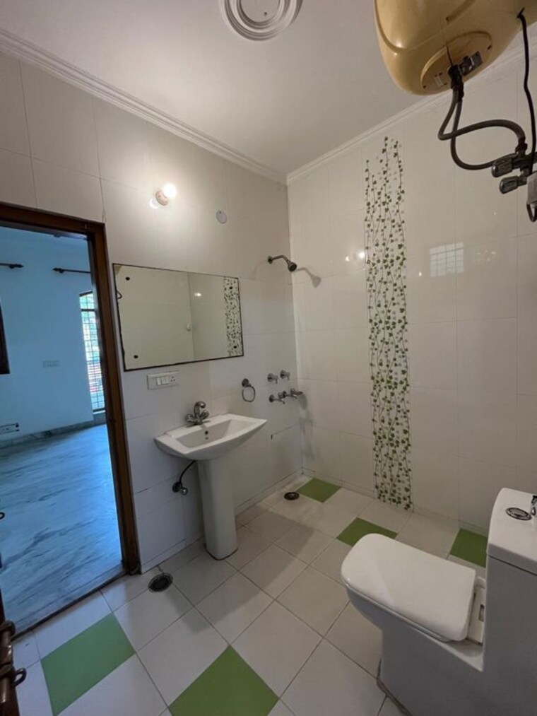 Bathroom, tdi-the-retreat 3 Bedroom 2149 Sq.Ft. Builder Floor In Sector 89 Faridabad 10269843