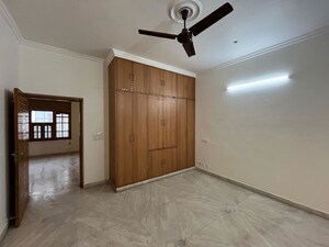 Room in 3 BHK Builder Floor at TDI The Retreat, Sector 89 – for Rent