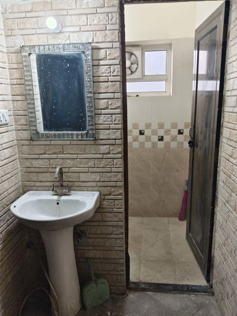 Bathroom, arawali-apartments 1 Bedroom 600 Sq.Ft. Apartment In Sector 52 Noida 10269849