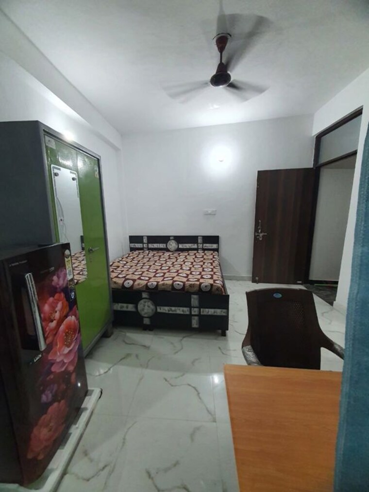 Bedroom, sarita vihar Studio 200 Sq.Ft. Apartment In Sarita Vihar Delhi 10269894