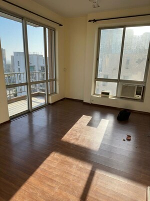 Room in 3 BHK Apartment at Pioneer Park Phase 1, Sector 61 – for Rent