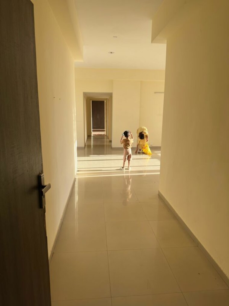 Living Room, pioneer-park-phase-1 3 Bedroom 2250 Sq.Ft. Apartment In Sector 61 Gurgaon 10270069