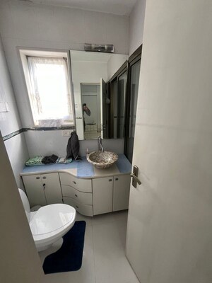 Team Area in 2 BHK Apartment at Sainara CHS, Cuffe Parade – for Sale