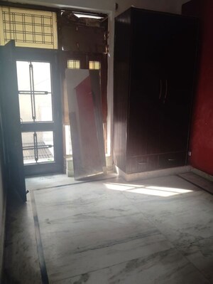 Room in 4 BHK Apartment at Gulshan Avante, Sector 16b Greater Noida – for Sale