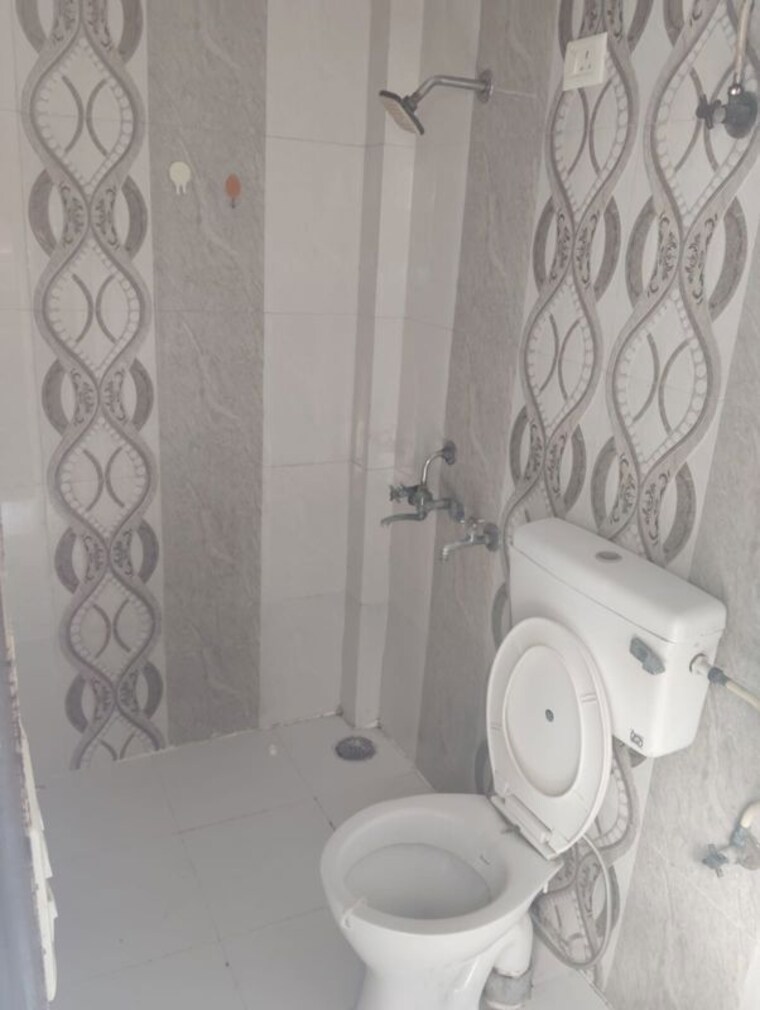 Bathroom, gulshan-avante 4 Bedroom 3200 Sq.Ft. Apartment In Sector 16b Greater Noida Greater Noida 10270169