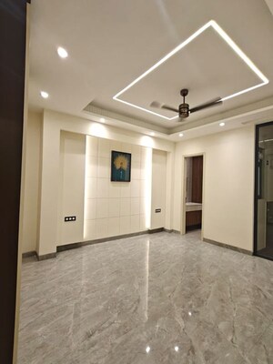 Room in 5 BHK Builder Floor at Indrapuram – for Sale