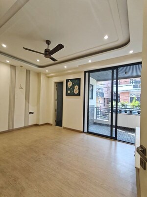 Room in 5 BHK Builder Floor at Indrapuram – for Sale