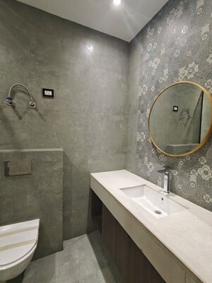 Team Area in 5 BHK Builder Floor at Indrapuram – for Sale