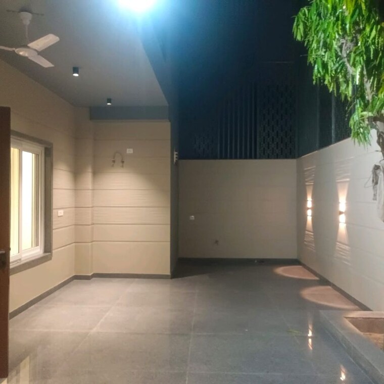 Room, sector 45 6+ Bedroom 500 Sq.Yd. Independent House In Sector 45 Faridabad 10270702