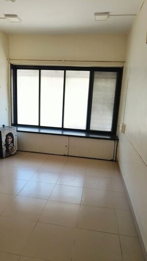 Room in 1.5 BHK Apartment at Vakola – for Rent