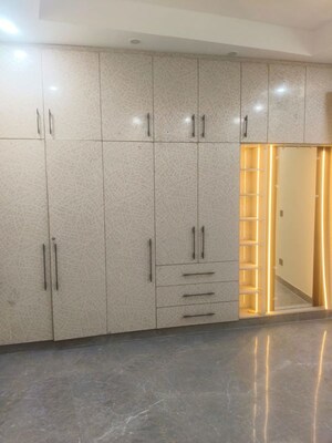 Room in 3 BHK Builder Floor at Nehru Enclave – for Rent