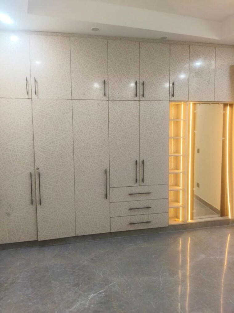 Room, nehru enclave 3 Bedroom 2000 Sq.Ft. Builder Floor In Nehru Enclave Delhi 10270729