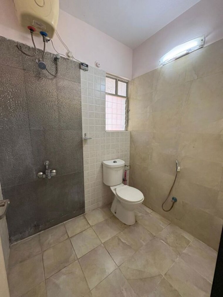Bathroom, welworth-paradise 3 Bedroom 1500 Sq.Ft. Apartment In Baner Pune 10270724