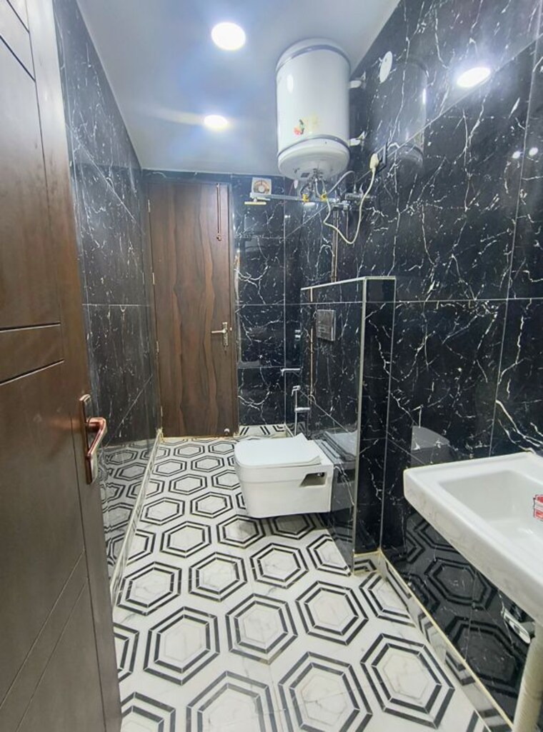 Bathroom, govindpuri 2 Bedroom 680 Sq.Ft. Builder Floor In Govindpuri Delhi 10270794