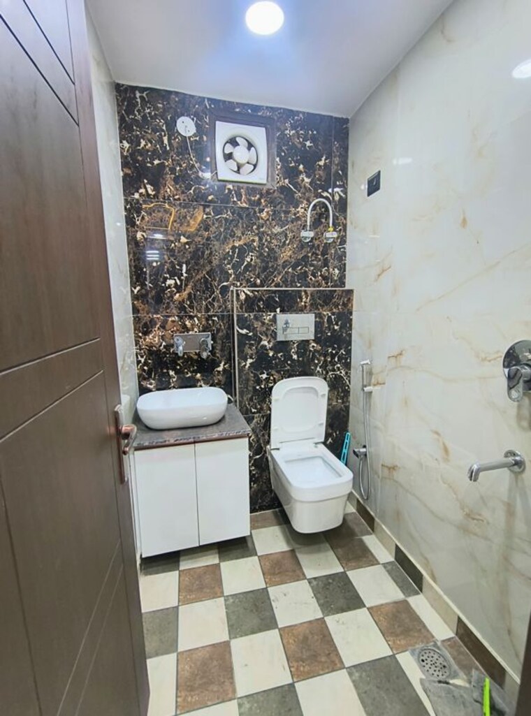 Bathroom, govindpuri 2 Bedroom 680 Sq.Ft. Builder Floor In Govindpuri Delhi 10270794