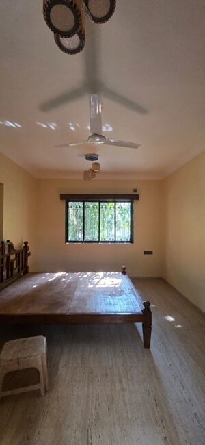 Bedroom in 6 BHK Villa at Chembur – for Rent