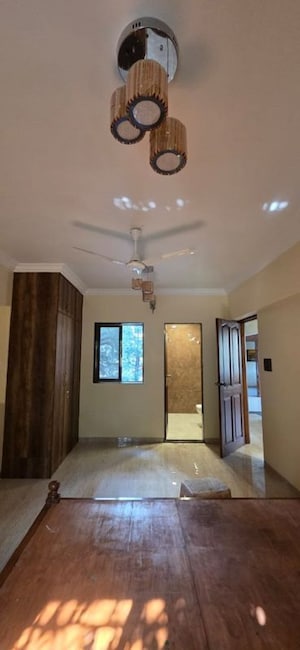 Bedroom in 6 BHK Villa at Chembur – for Rent