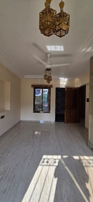 Bedroom in 6 BHK Villa at Chembur – for Rent