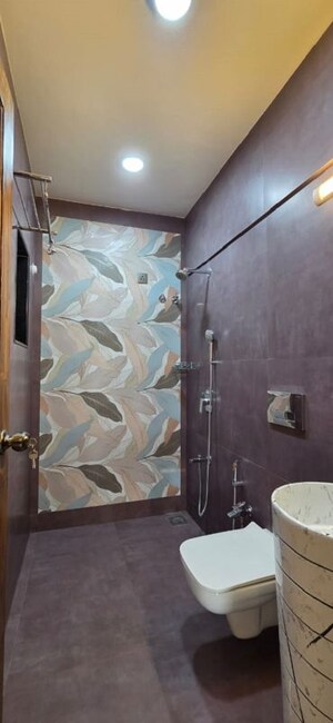 Bathroom in 6 BHK Villa at Chembur – for Rent