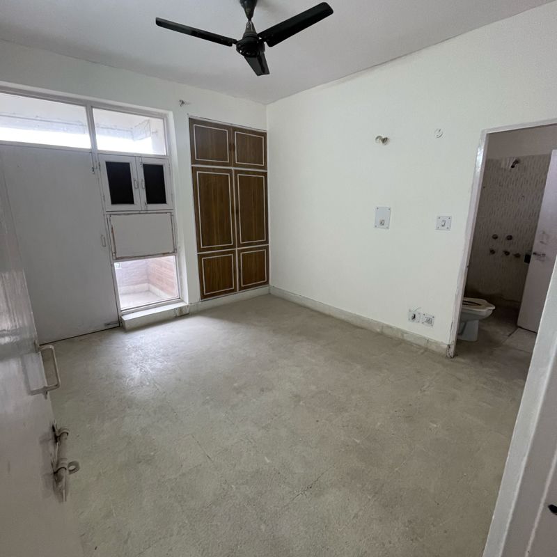 3 BHK + Pooja Room,Servant Room Apartment For Rent in Retech Apartments
