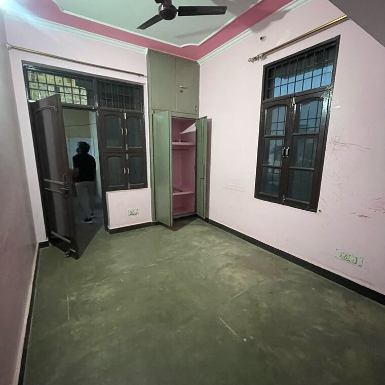 Room, sector 21d 2 Bedroom 160 Sq.Yd. Builder Floor In Sector 21d Faridabad 10270960