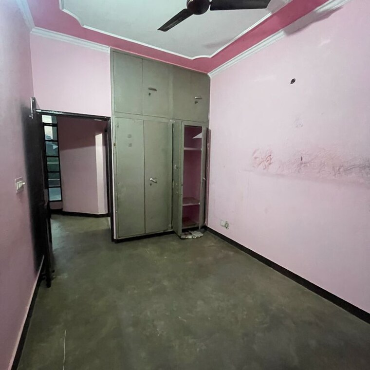 Room, sector 21d 2 Bedroom 160 Sq.Yd. Builder Floor In Sector 21d Faridabad 10270960