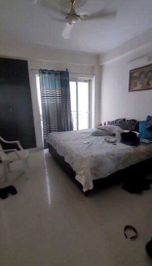 2 BHK Apartment For Rent in Raheja Vedaanta, Sector 108