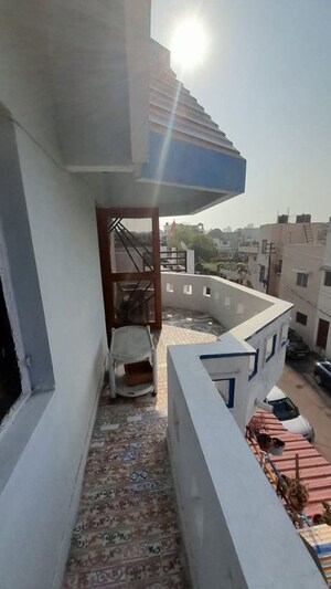 Team Area in 1 BHK Builder Floor at Gomti Nagar – for Rent