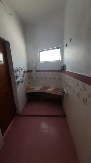 Bathroom in 1 BHK Builder Floor at Gomti Nagar – for Rent