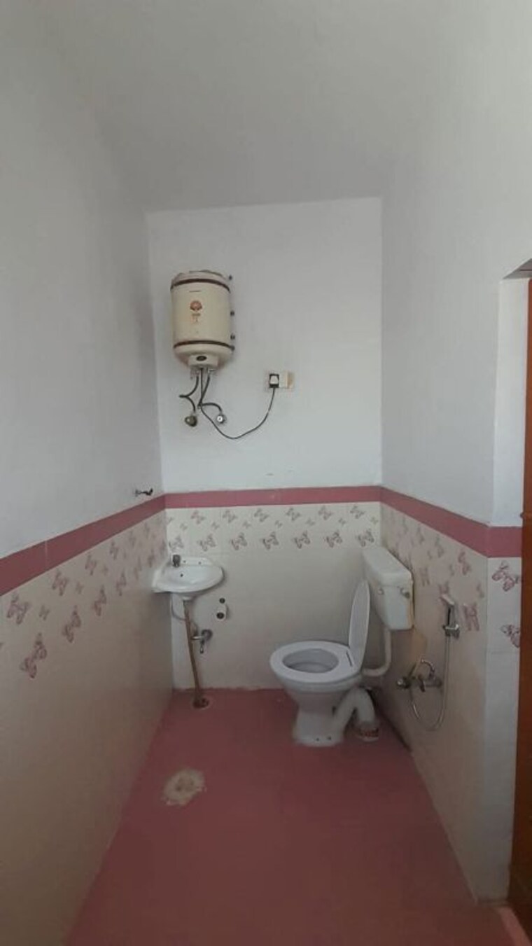 Bathroom, gomti nagar 1 Bedroom 700 Sq.Ft. Builder Floor In Gomti Nagar Lucknow 10270978