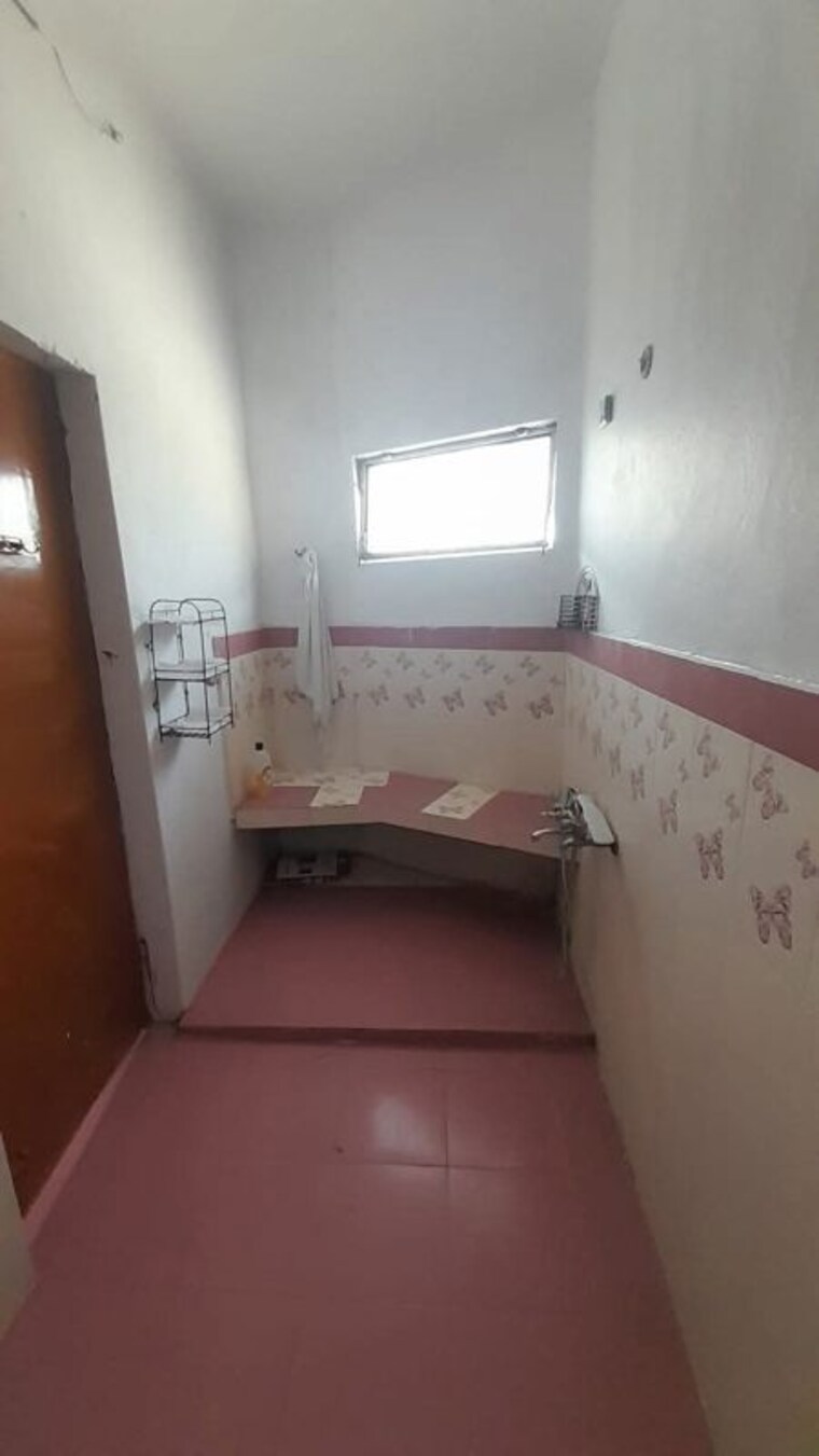 Bathroom, gomti nagar 1 Bedroom 700 Sq.Ft. Builder Floor In Gomti Nagar Lucknow 10270978