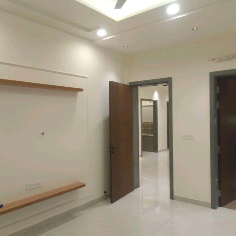 Room, sector 21d 2 Bedroom 250 Sq.Yd. Builder Floor In Sector 21d Faridabad 10270979