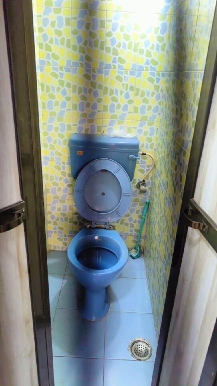 Bathroom, vakola 1.5 Bedroom 498 Sq.Ft. Apartment In Vakola Mumbai 10270987