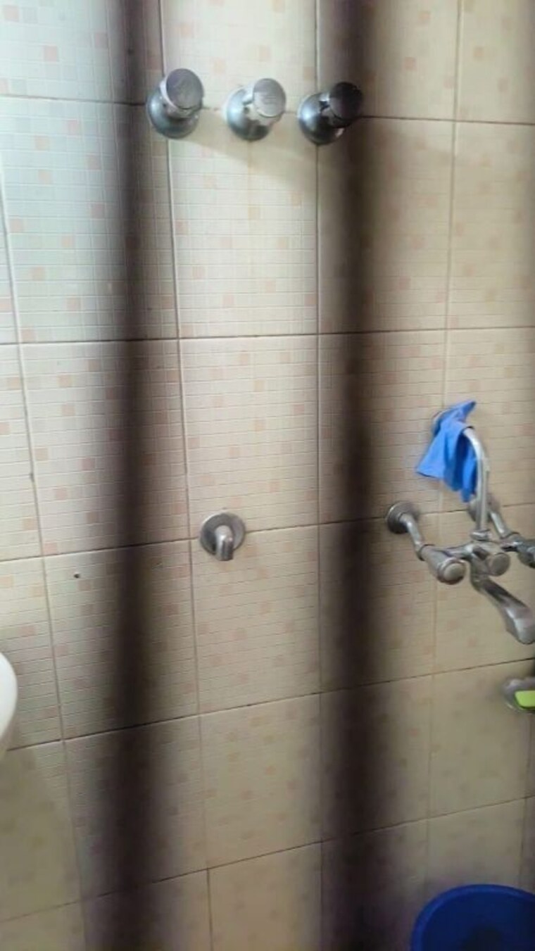 Bathroom, vakola 1.5 Bedroom 498 Sq.Ft. Apartment In Vakola Mumbai 10270987